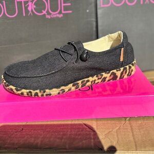 Colors Leopard or Leopard Bottom Black Top listing Slide-on Kayak Sneakers